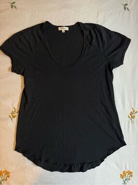 Wilfred / Aritzia Black Scoop-Neck Short Sleeve Tee